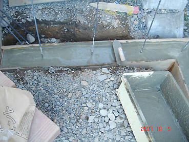 オシャレなガーデンウォール製作　工程1～寒冷地対応の基礎を作る～基礎コンクリート流し込み