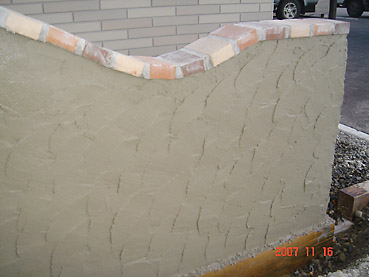 オシャレなガーデンウォール製作　工程4～壁のモルタル塗り