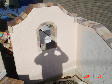 オシャレなガーデンウォール製作　工程5～屋外コンクリート用の水性ペンキで、仕上げ塗装！