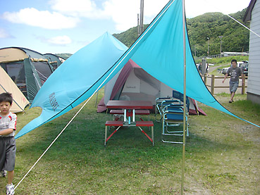 野塚キャンプ場でテント設営